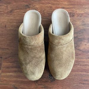 Vionic brown suede clogs